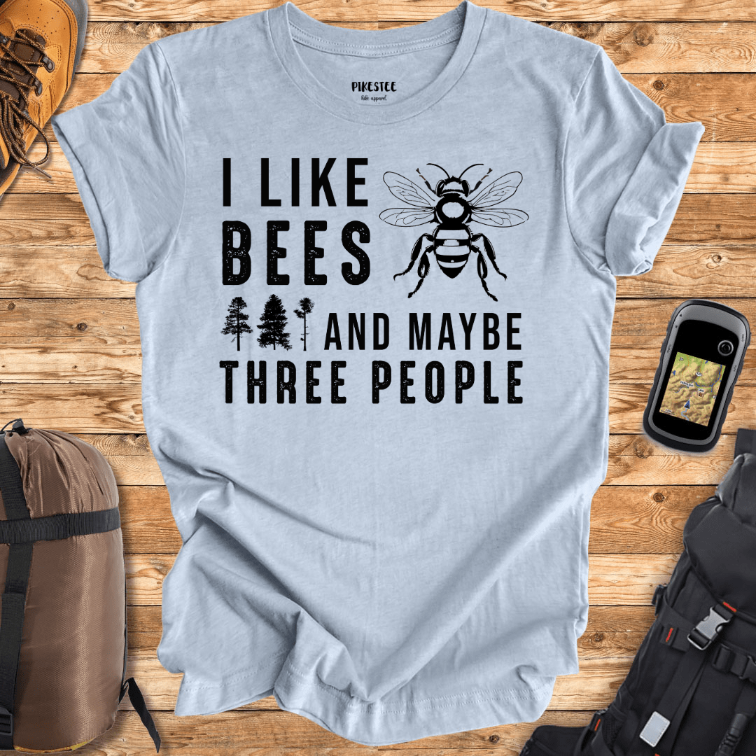 "I Like Bees And Maybe Three People" graphic T-shirt