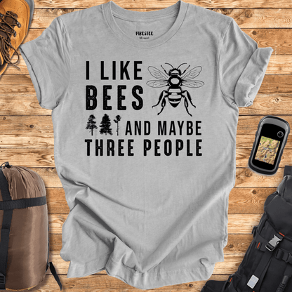 "I Like Bees And Maybe Three People" graphic T-shirt