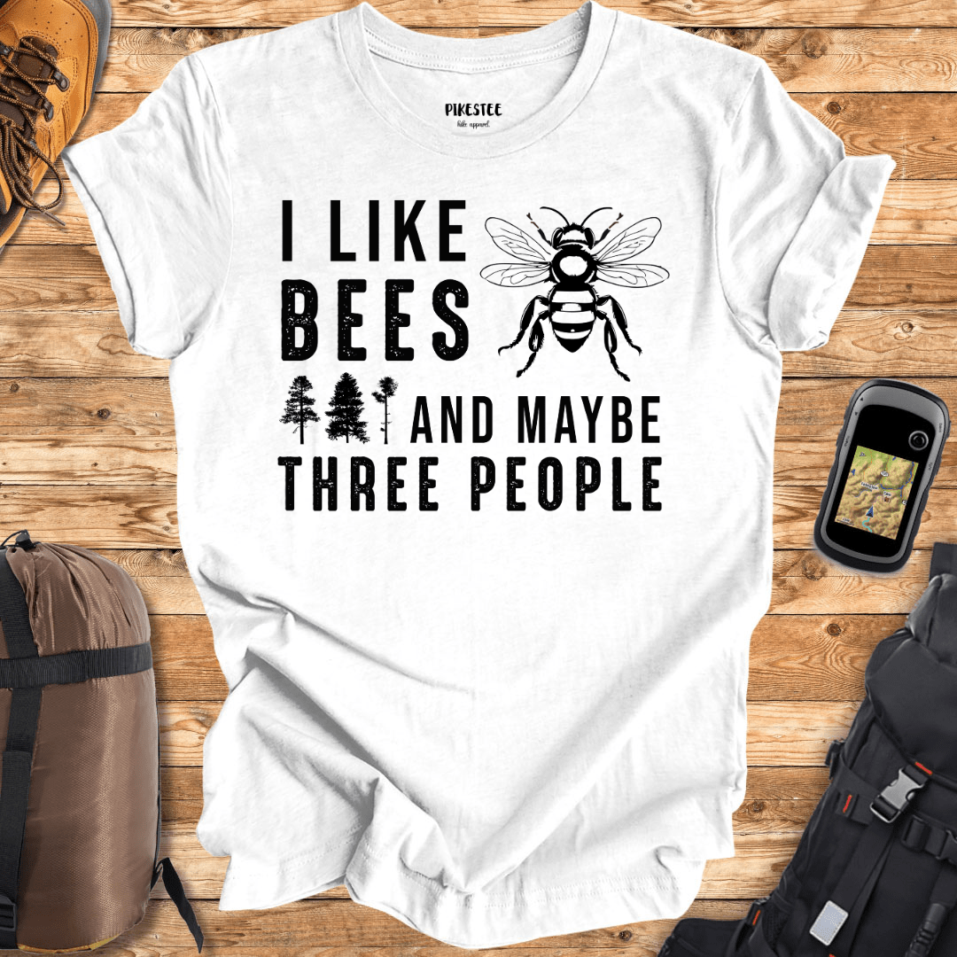 "I Like Bees And Maybe Three People" graphic T-shirt