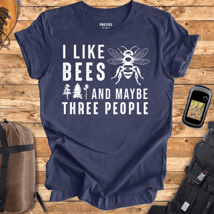 "I Like Bees And Maybe Three People" graphic T-shirt