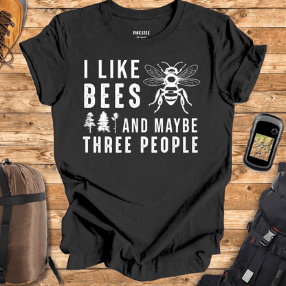 "I Like Bees And Maybe Three People" graphic T-shirt