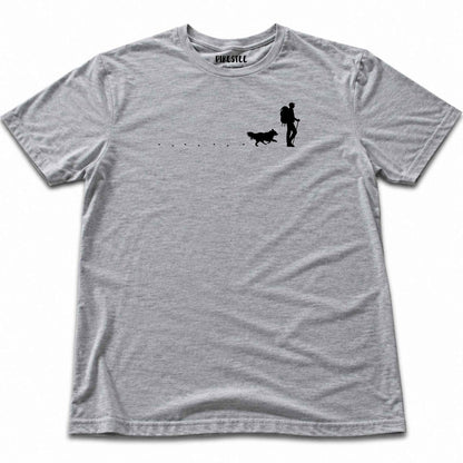 Hiker and Dog Path (manà T-shirt - Sport Grey