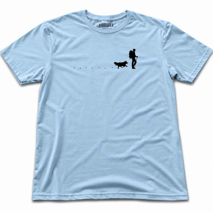 Hiker and Dog Path (manà T-shirt - Light Blue